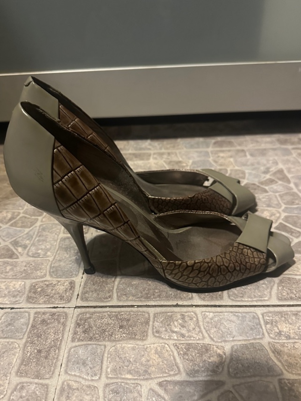 Grey Women’s Cross-Strap Peep-Toe Heel w/ brown & olive animal detail